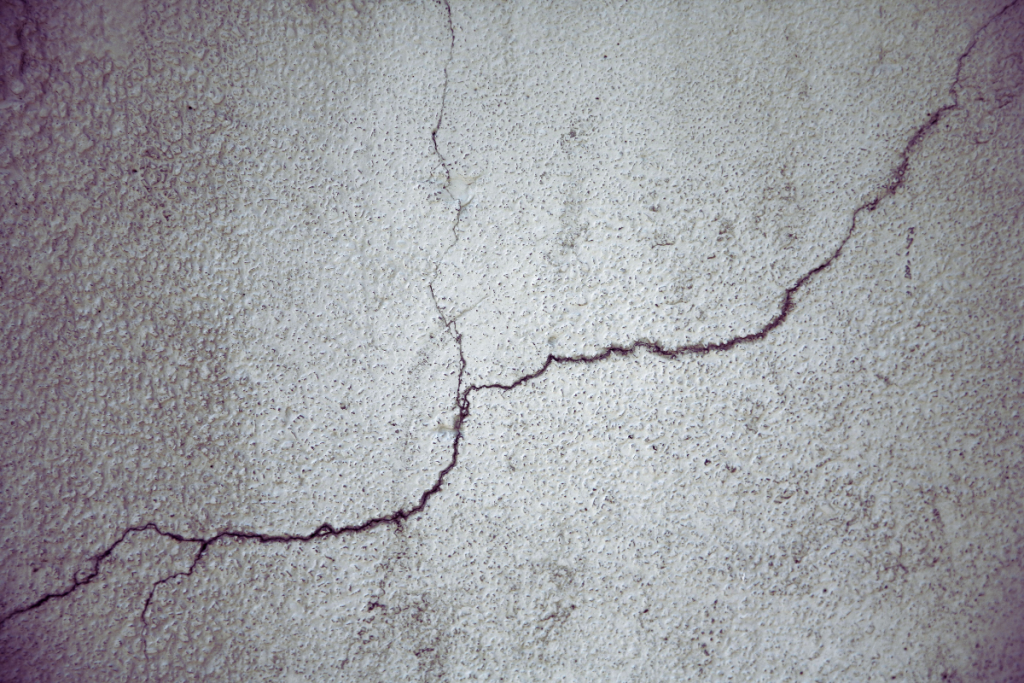 horizontal crack in basement wall